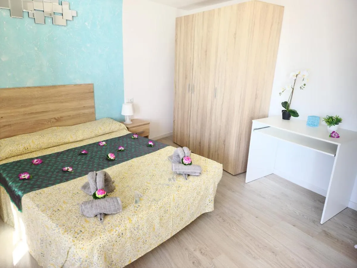 Daniel Beachfront, 2 Rooms Wifi Free Playa de las Americas  Dom wakacyjny